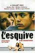 L'ESQUIVE - Une cité H.L.M en banlieue parisienne. Un ange passe, déclamant passionnément les vers de la pièce (le jeu de l'amour et du hasard). C'est Lydia, éprise de Marivaux, en pleine répétition de spectacle monté par sa classe, à l'occasion de la fête de l'école. Un ange est passé, et Abdelkrim, dit krimo, du haut de ses 15 ans, a craqué pour sa copine de cours.